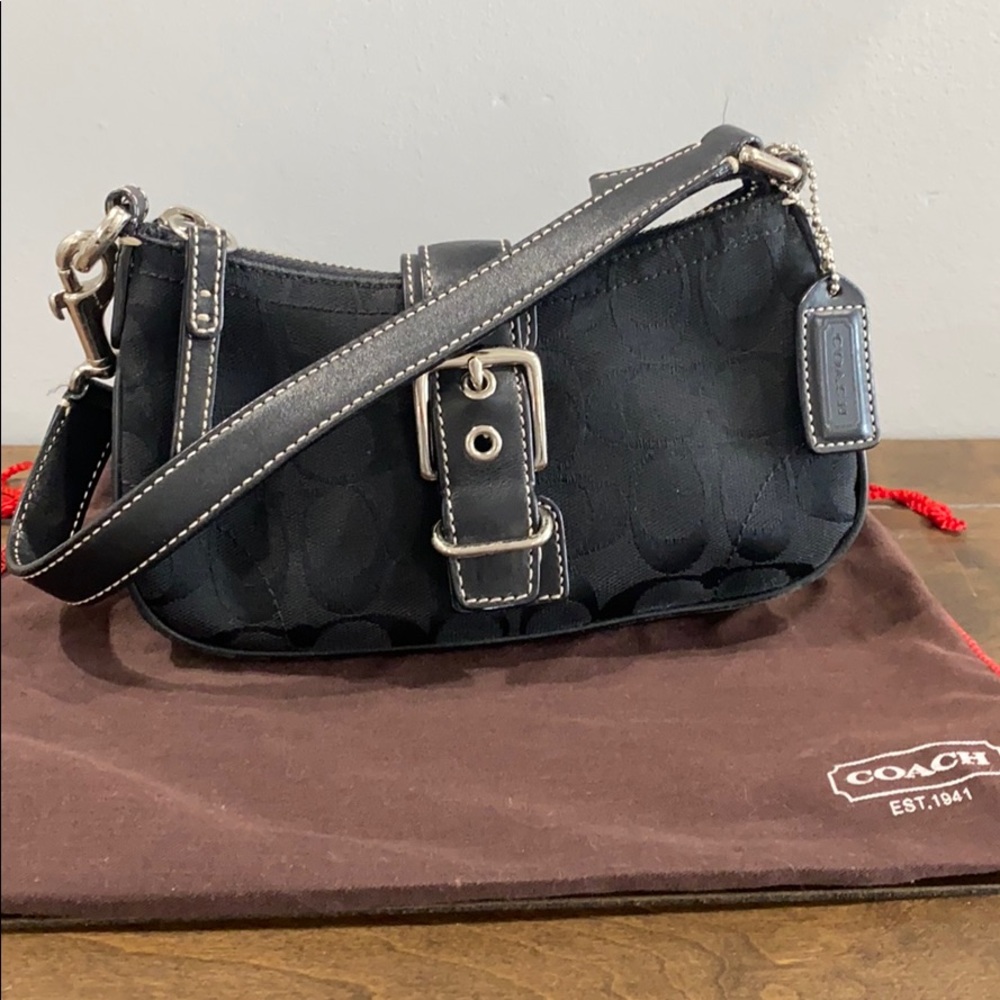 Vintage 2000s COACH shoulder pouchette